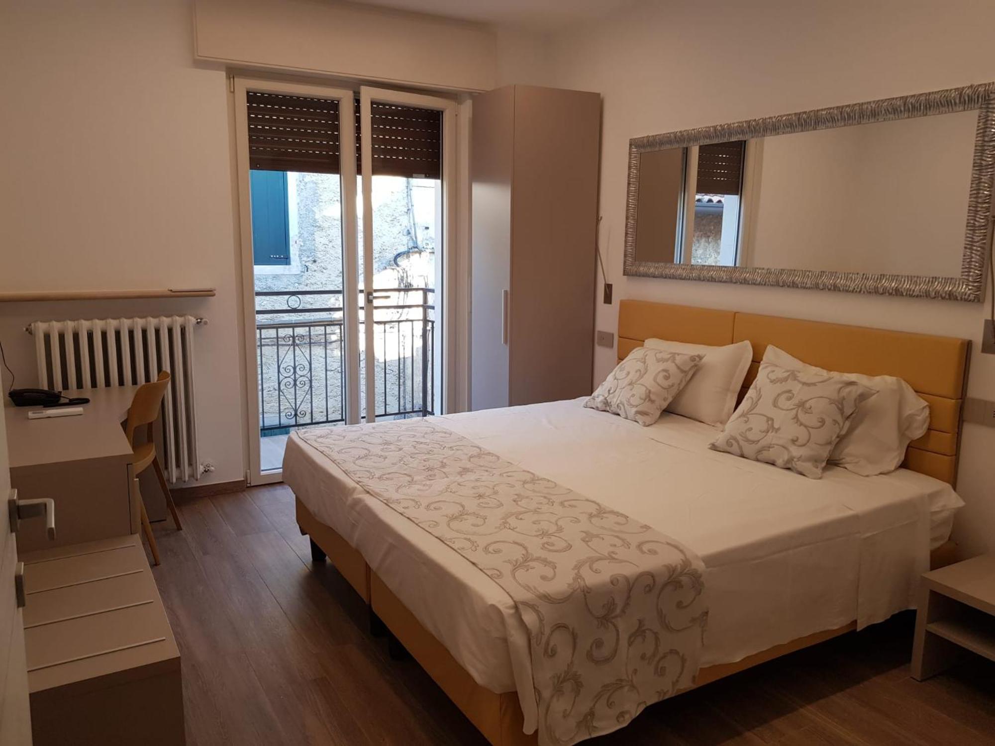 Hotel Pace Brenzone sul Garda Exterior photo