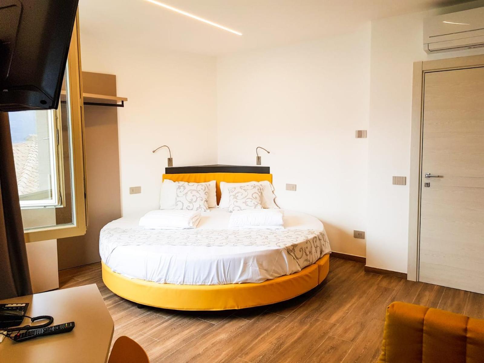 Hotel Pace Brenzone sul Garda Exterior photo