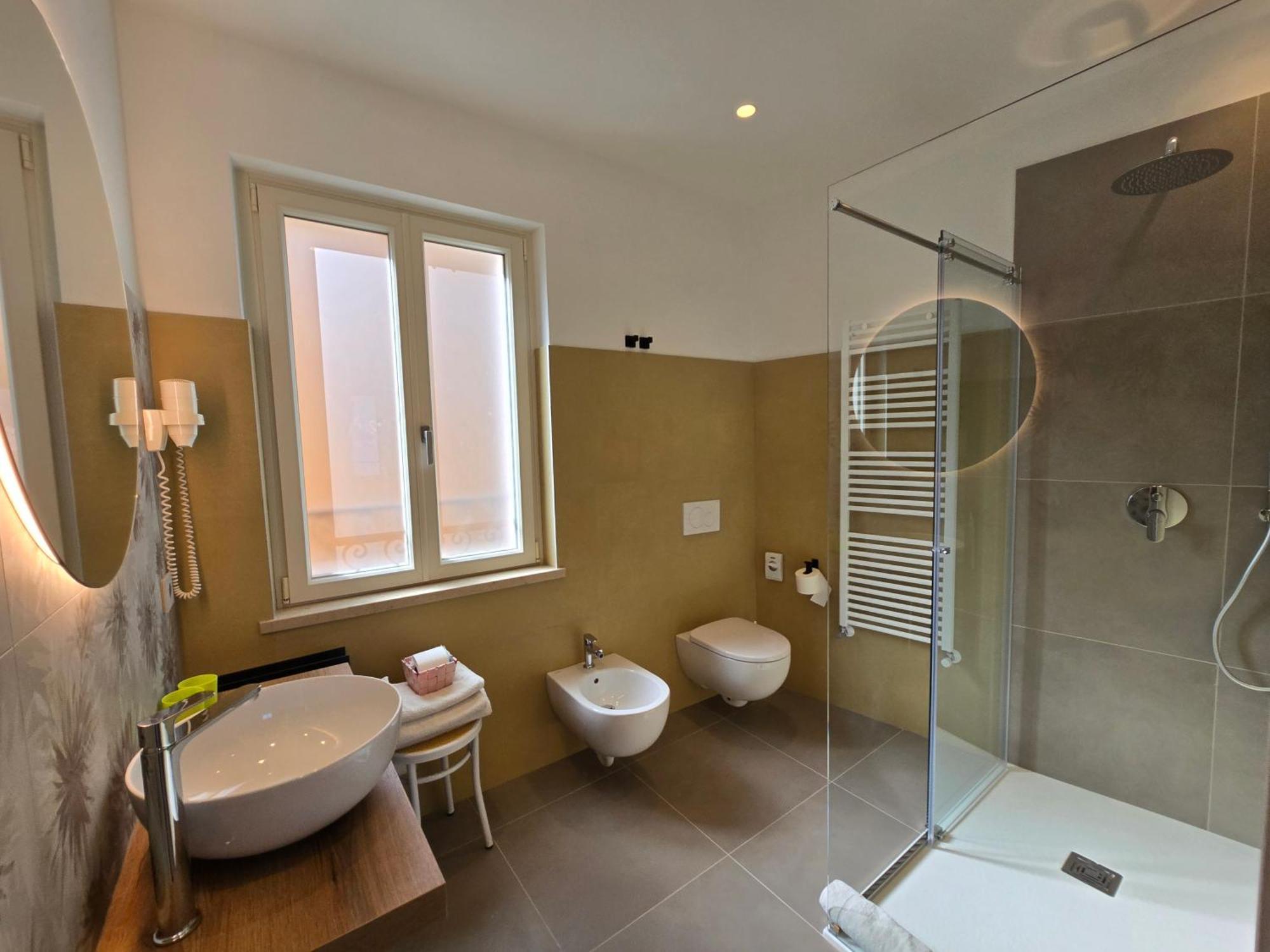 Hotel Pace Brenzone sul Garda Exterior photo