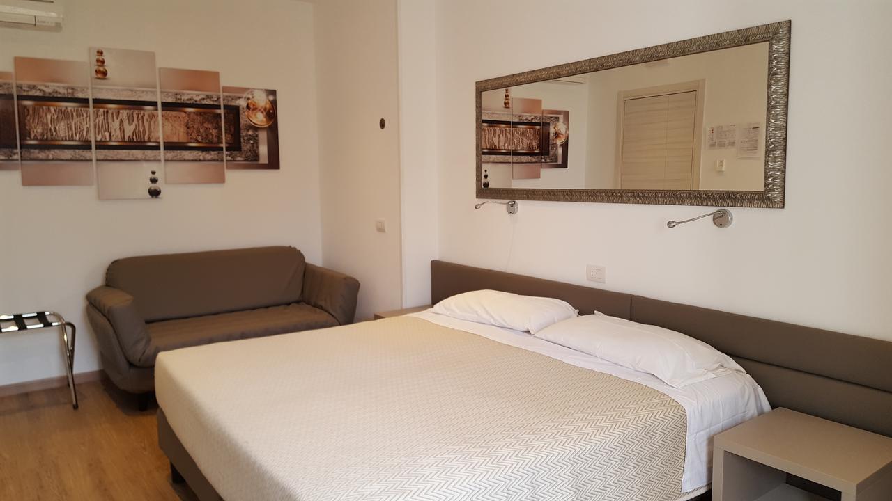 Hotel Pace Brenzone sul Garda Exterior photo